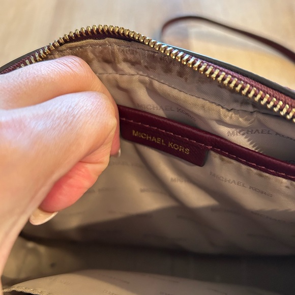 Michael Kors Jet Set Travel Medium E/W Saffiano Leather deep red - Picture 4 of 4